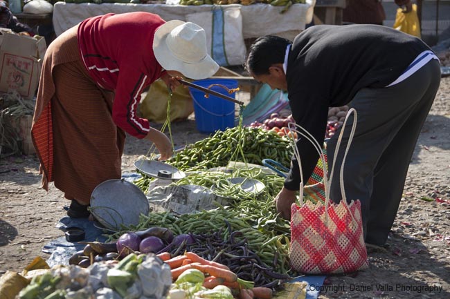 145-92406_Bhutan-Market